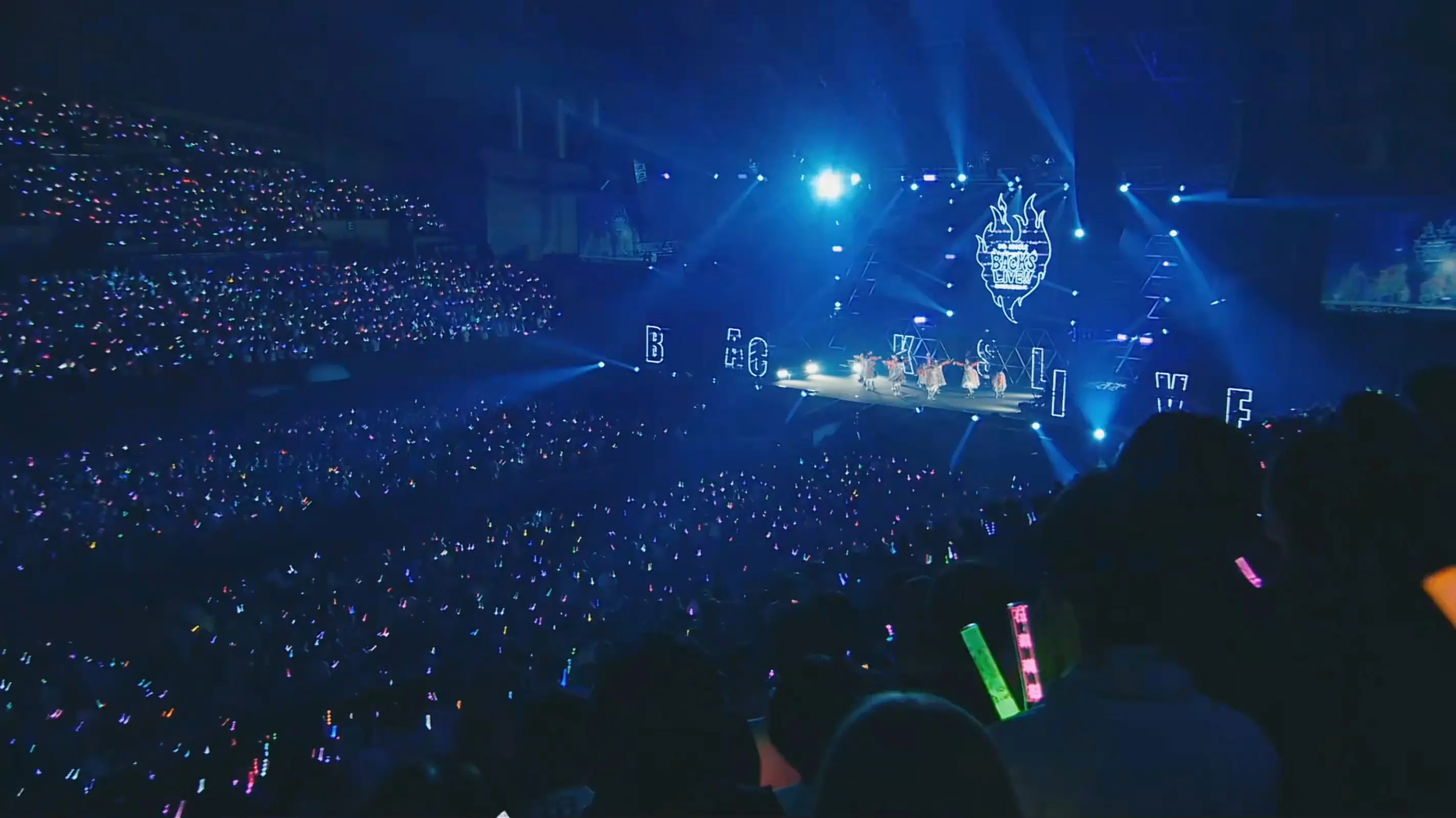 櫻坂46『Sakurazaka46 8th Single BACKS LIVE!! ～Center Performance Collections～』 backdrop