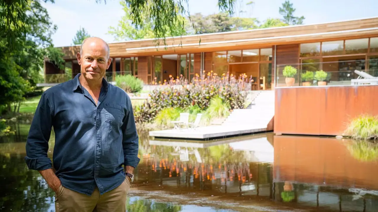 New Zealand's Best Homes with Phil Spencer backdrop
