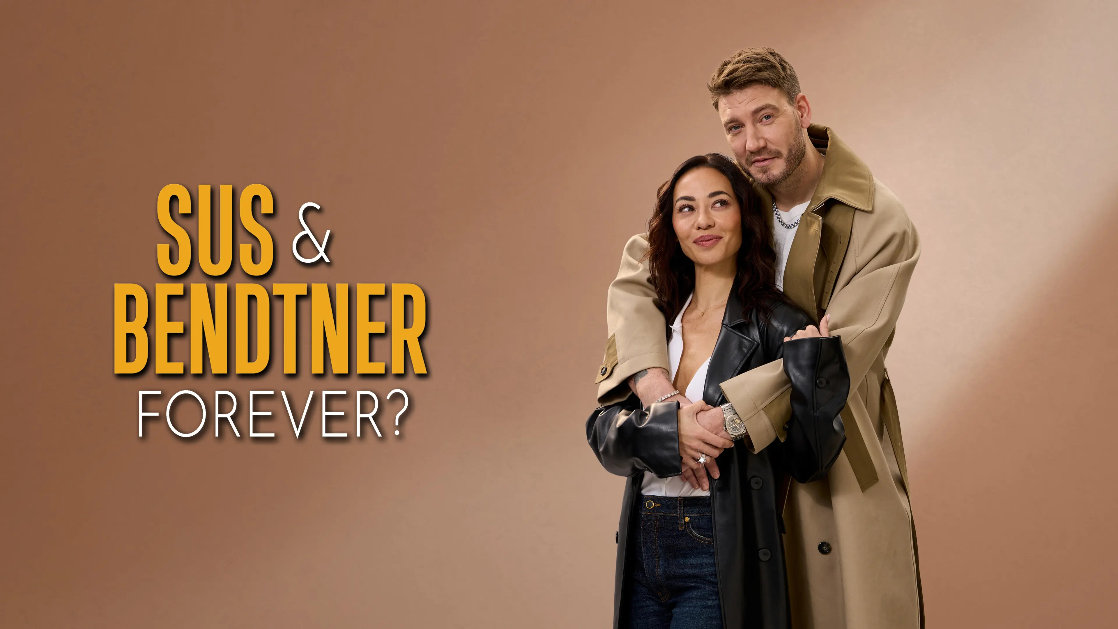 Sus & Bendtner – Forever? backdrop