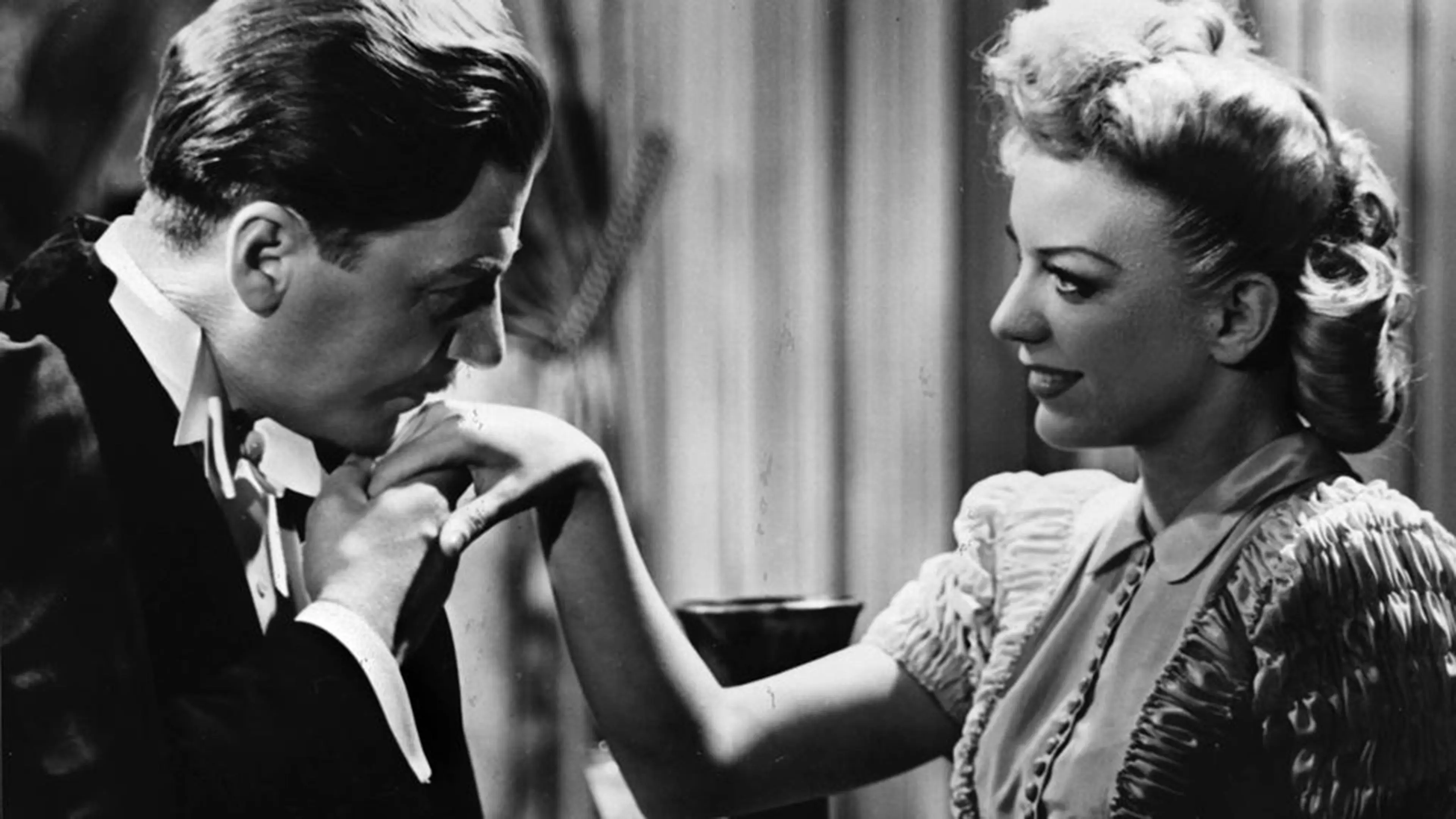 Valkoisen neilikan velho backdrop