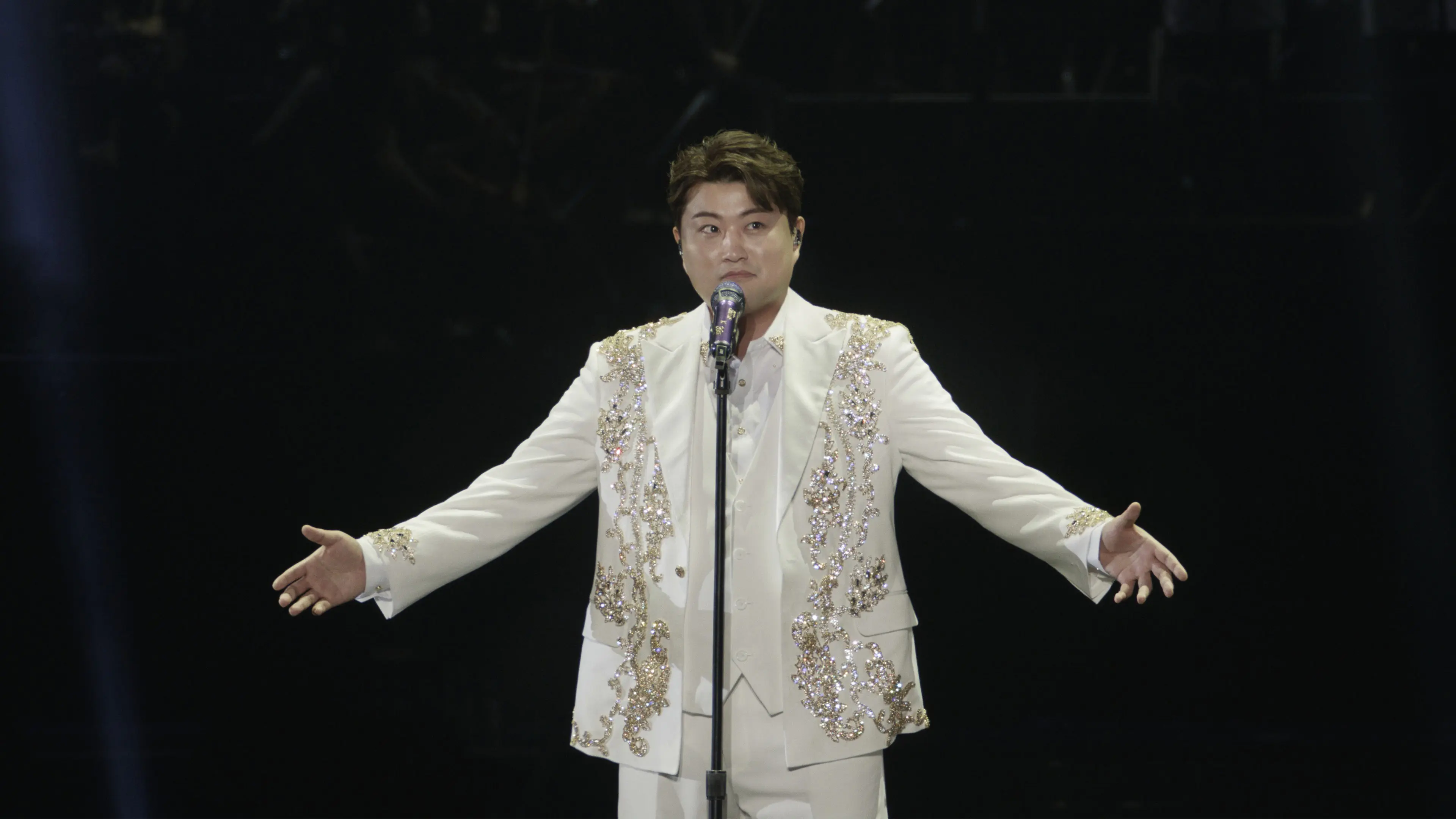 Along the Wind: The Seasons of Kim Ho Joong backdrop