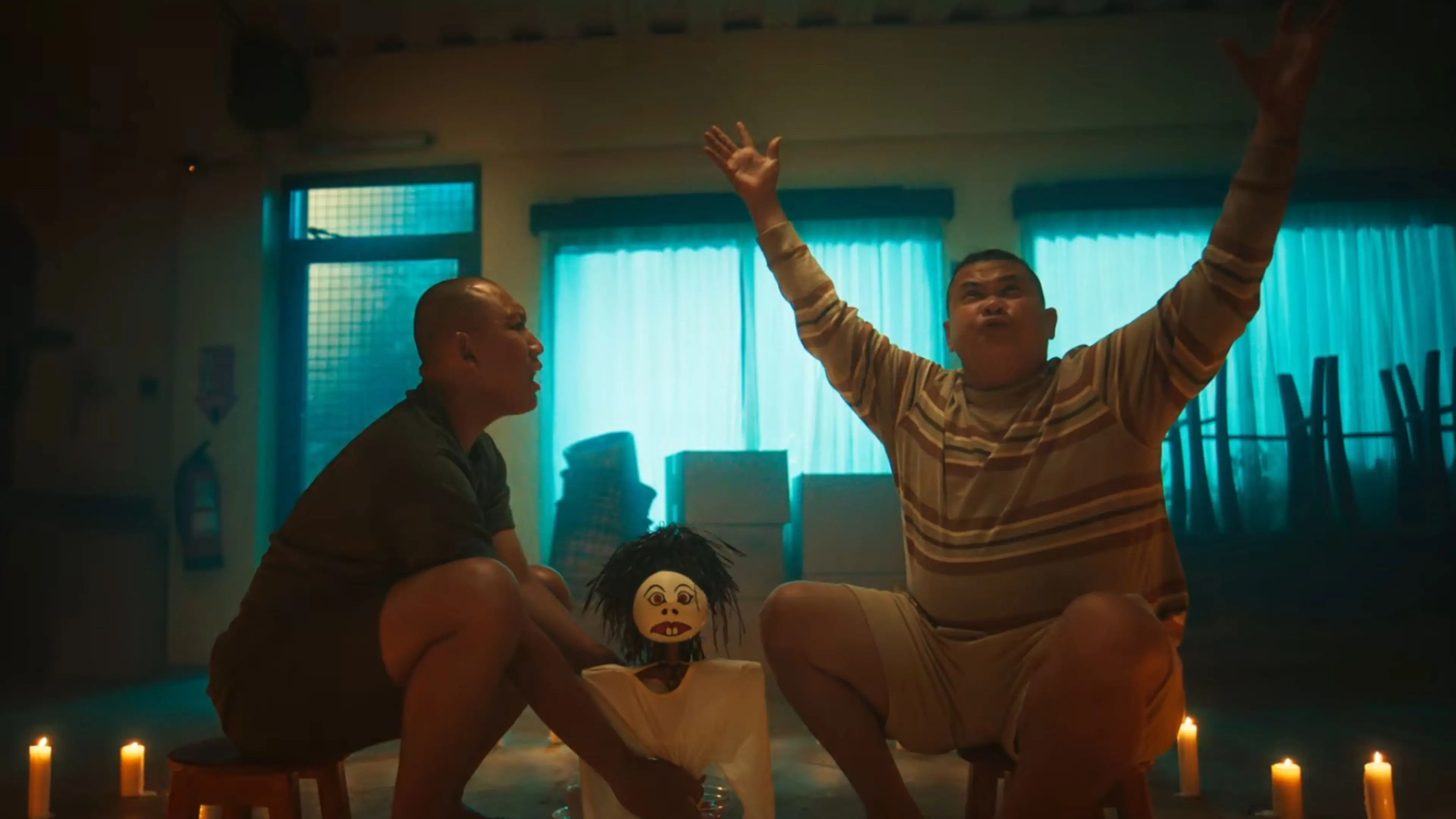 Tiba Tiba Setan backdrop