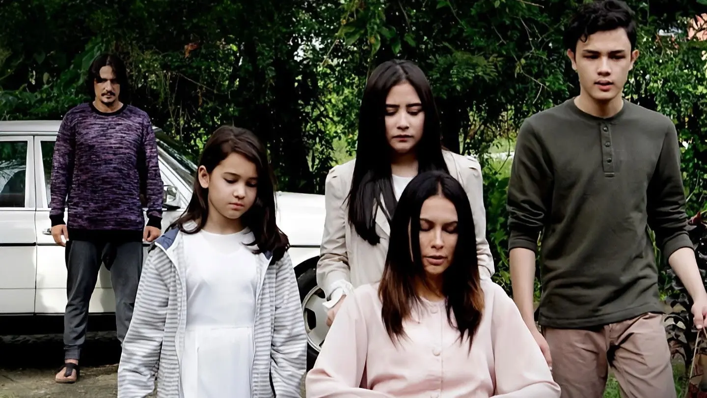 Danur 2: Maddah backdrop