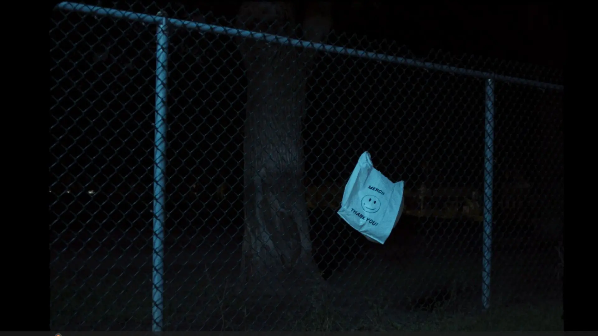 LA PETITE FILLE AUX PLANCHES À ROULETTES backdrop