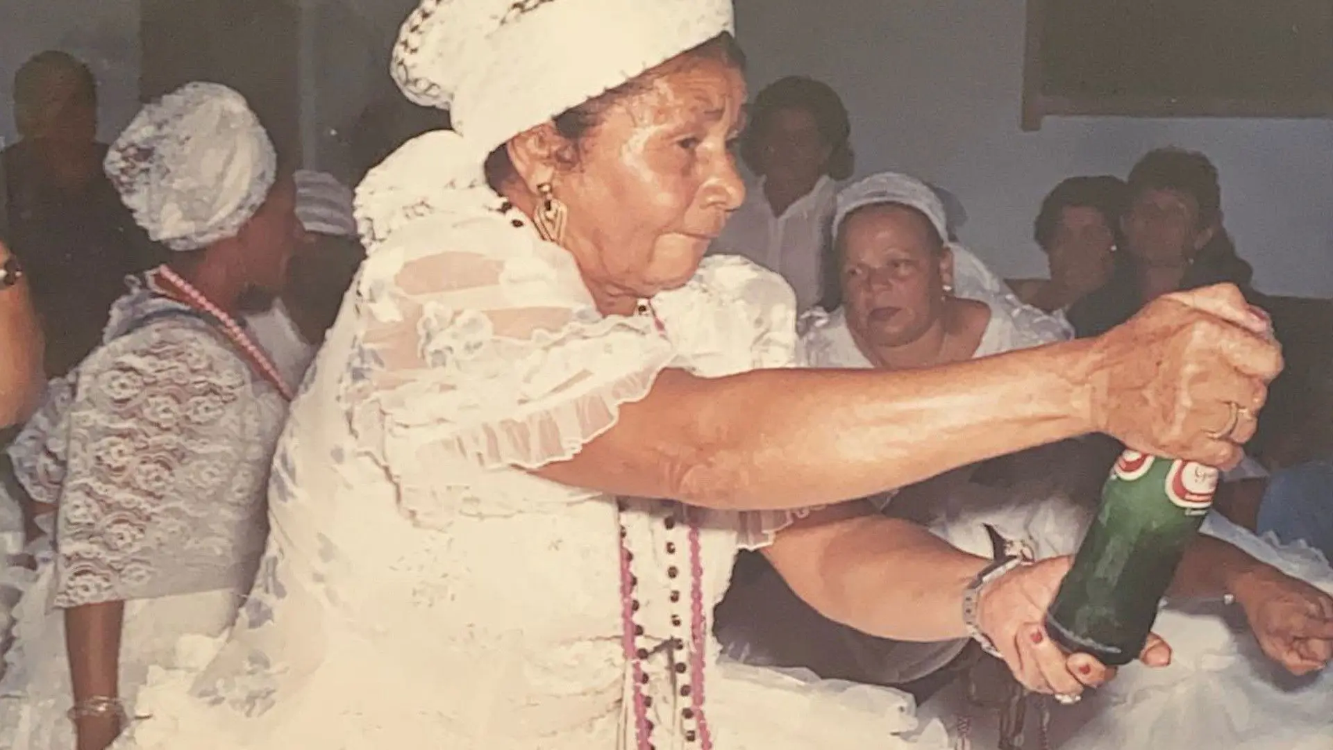 Grandma in Two Dimensions: Memories, Images and Stories of Faith backdrop