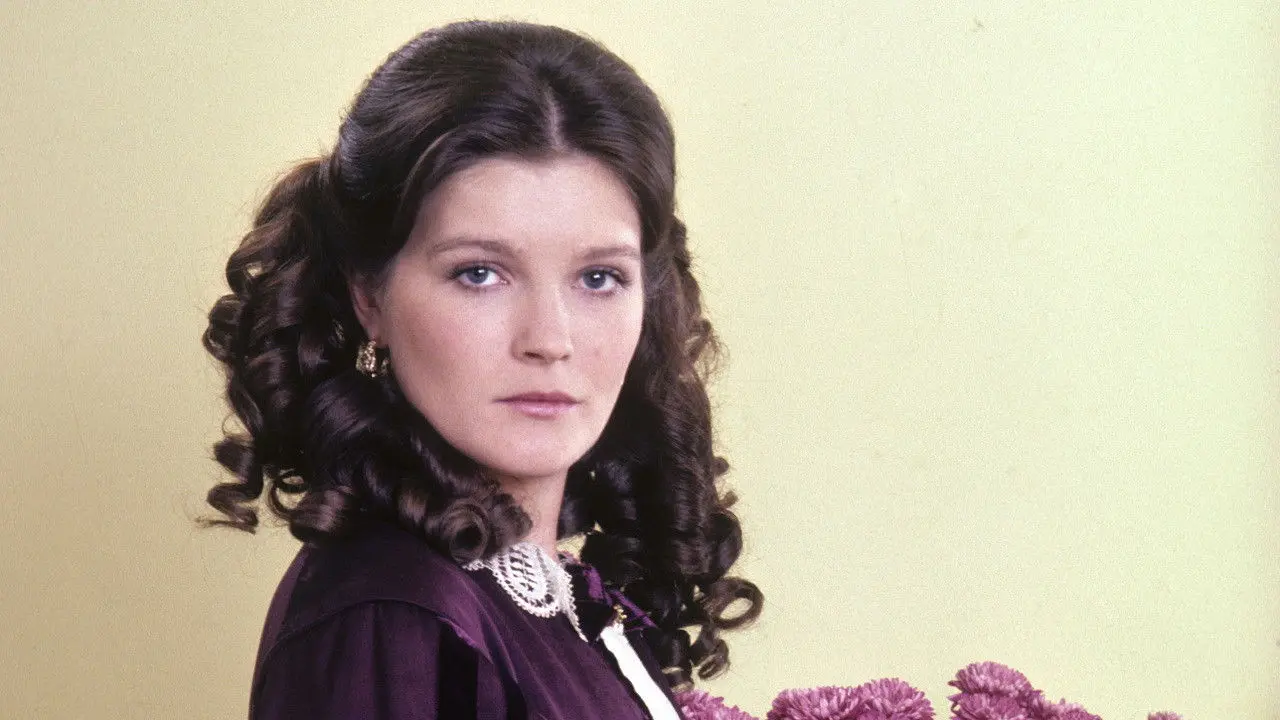 The Manions of America backdrop