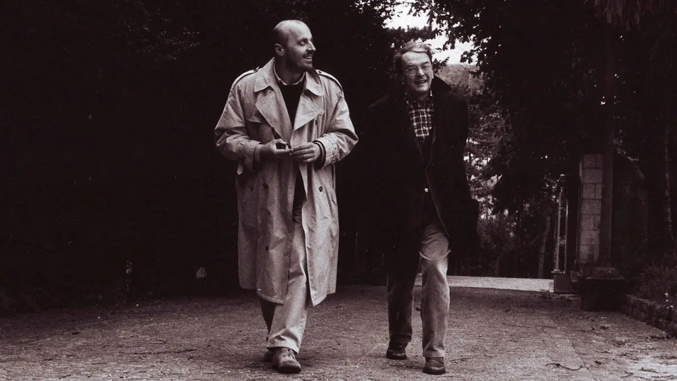 Ritratti: Luigi Meneghello backdrop