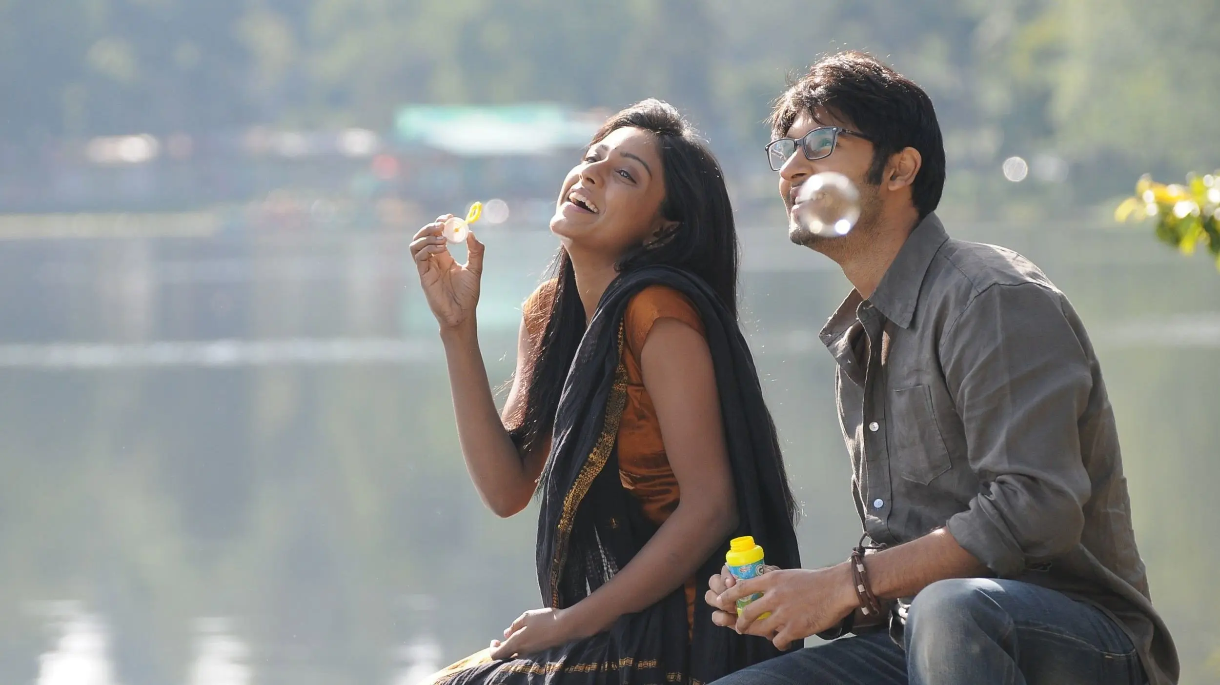 Uyir Mozhi backdrop