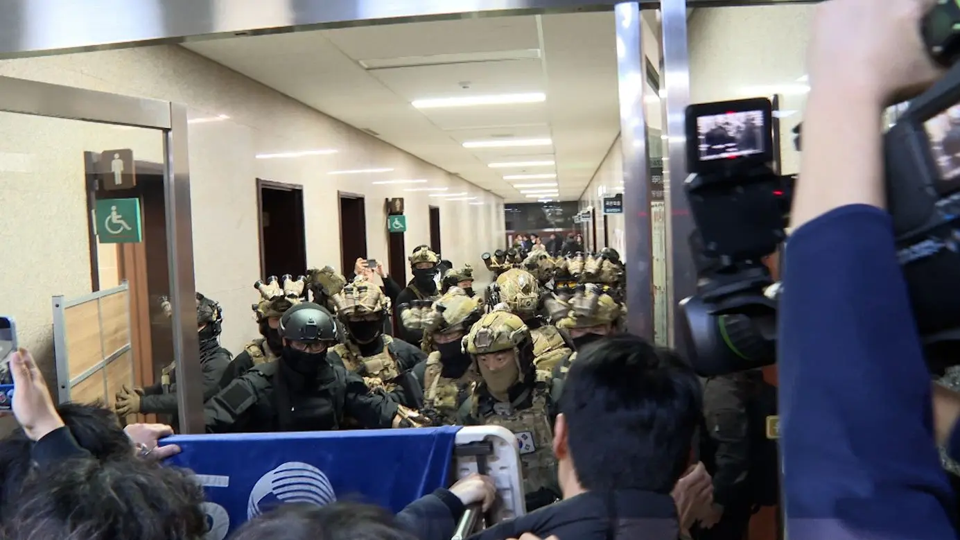 Search and Seizure: The Rise of Insurrection backdrop