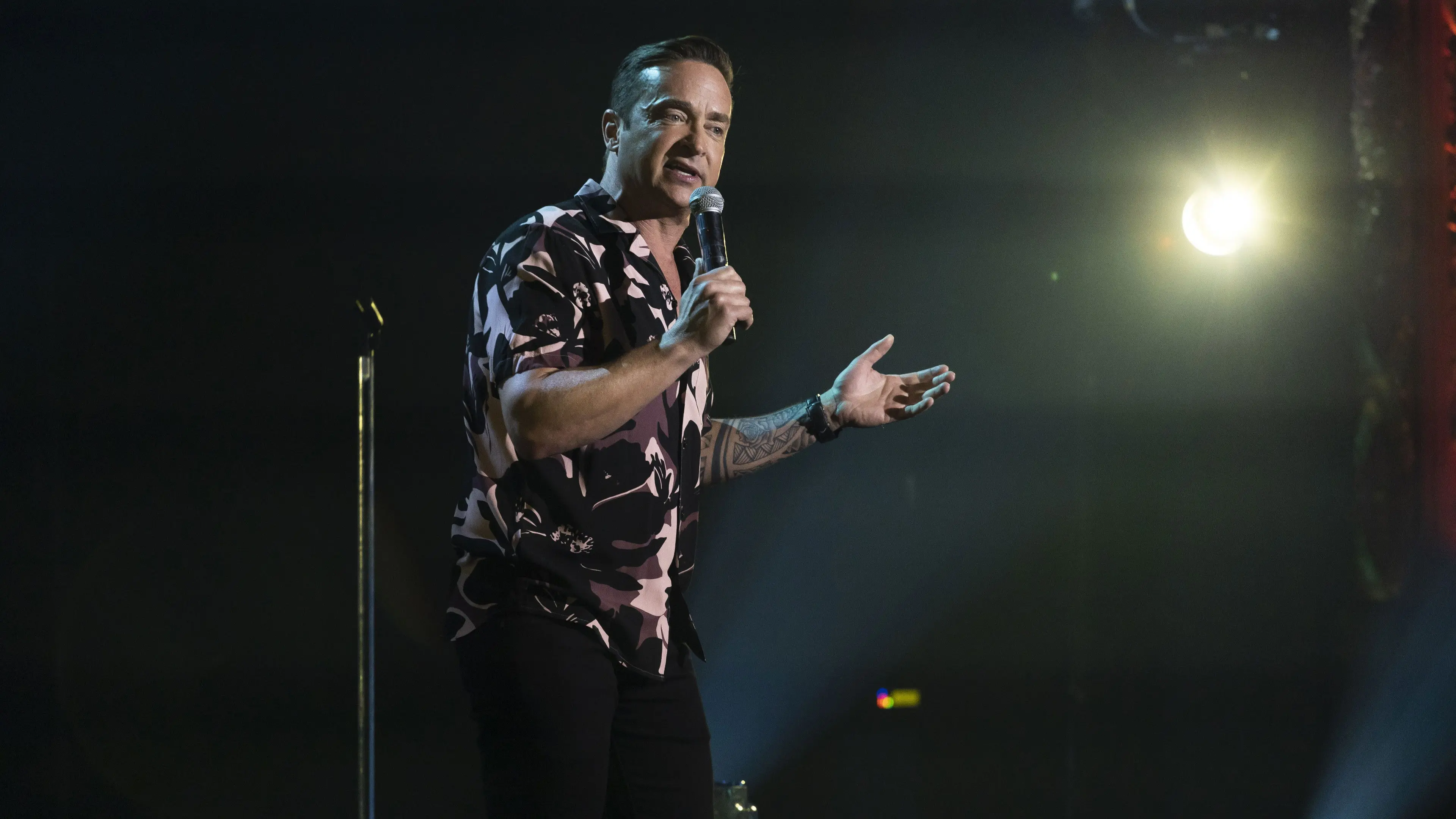 Mario Tessier: Transparent backdrop