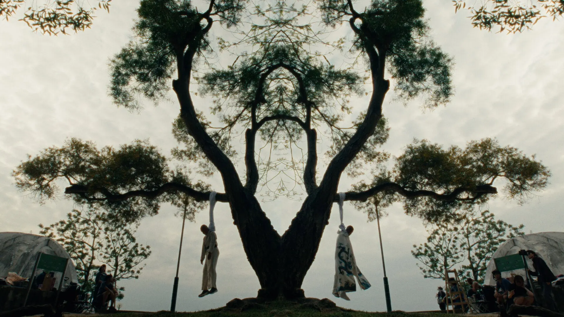 A Missing Scene from Floral Princess: An untold suicide of the last Ming emperor backdrop