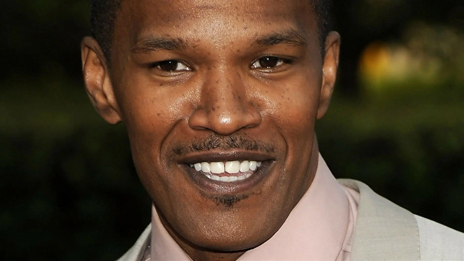 Jamie Foxx: I Might Need Security backdrop