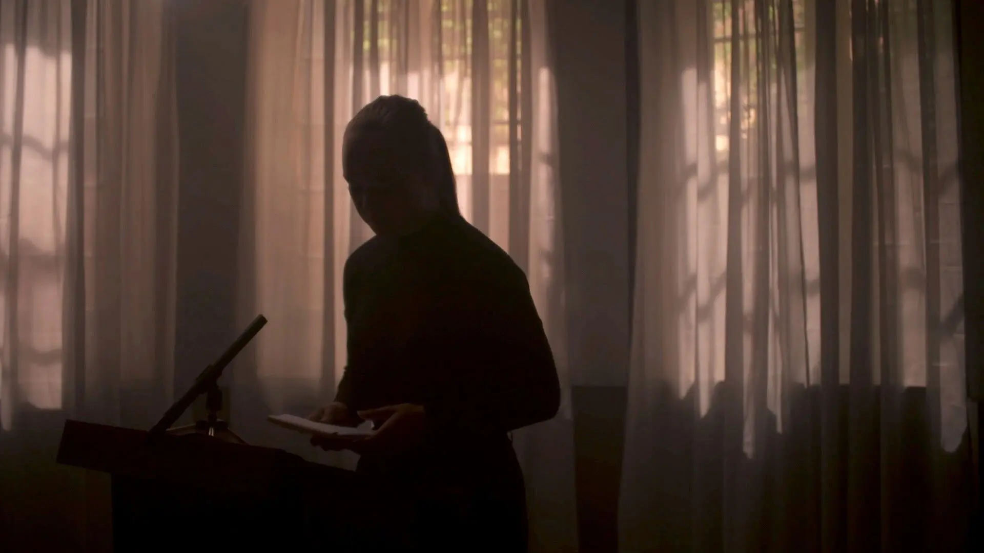 Partiernes skjulte overgreb backdrop