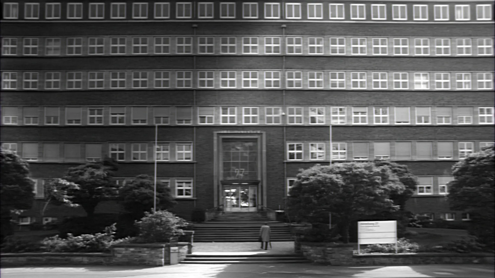 Kopf in den Wolken backdrop