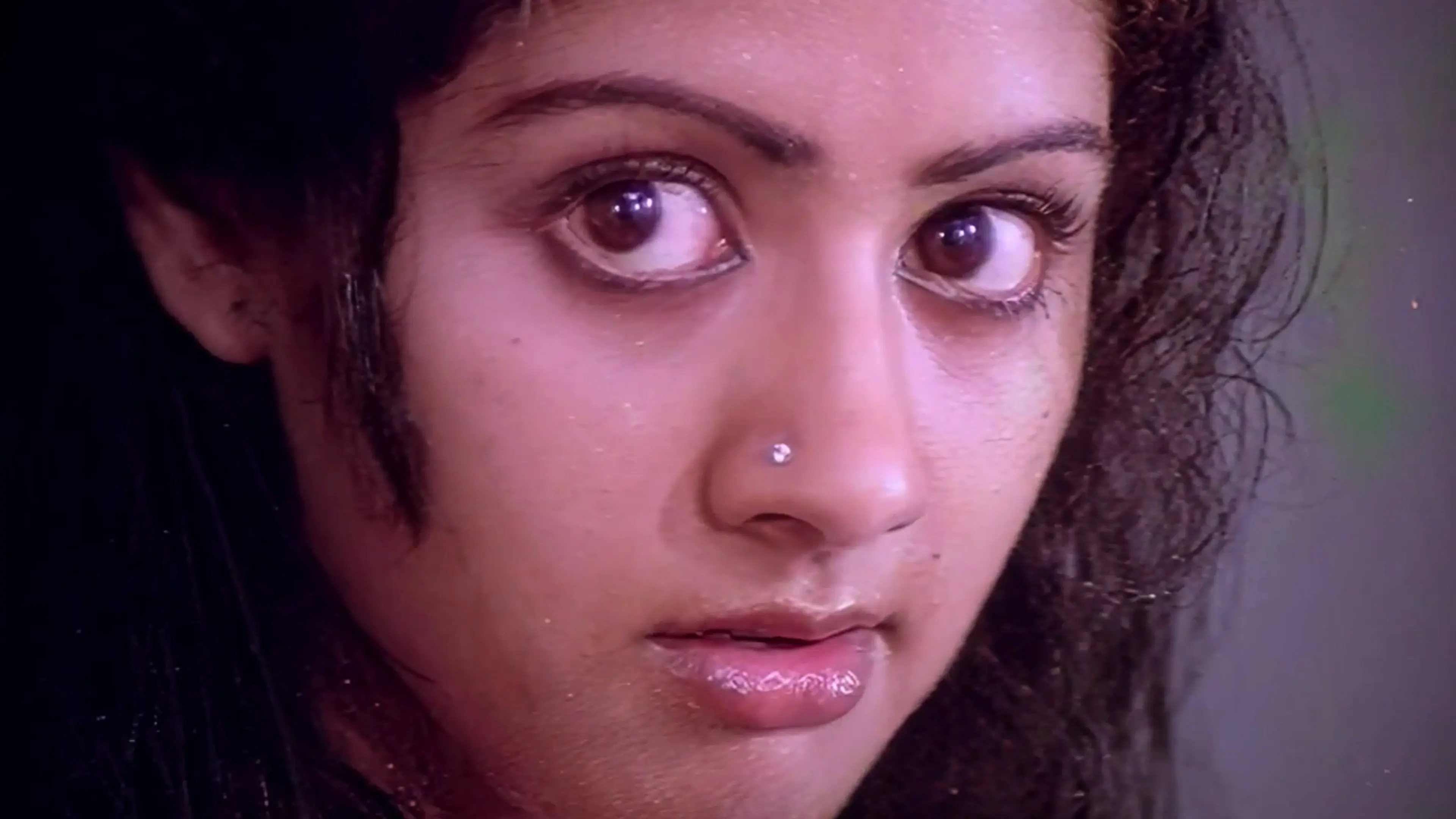 Varumayin Niram Sivappu backdrop