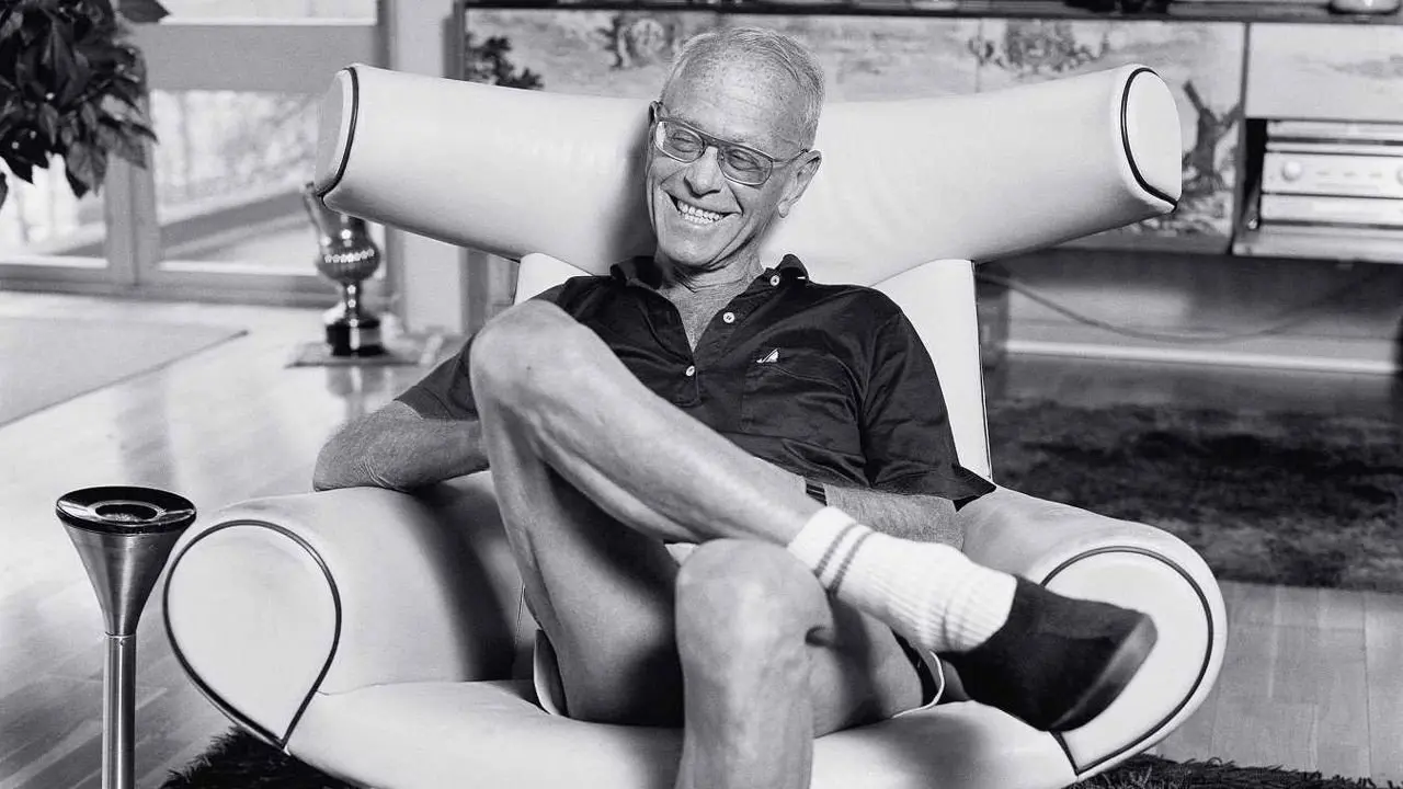 Citizen Schein backdrop