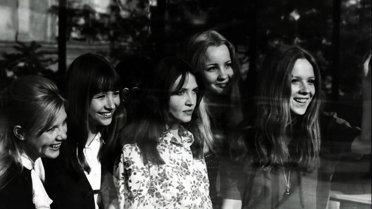 Don’t Cry, Pretty Girls! backdrop