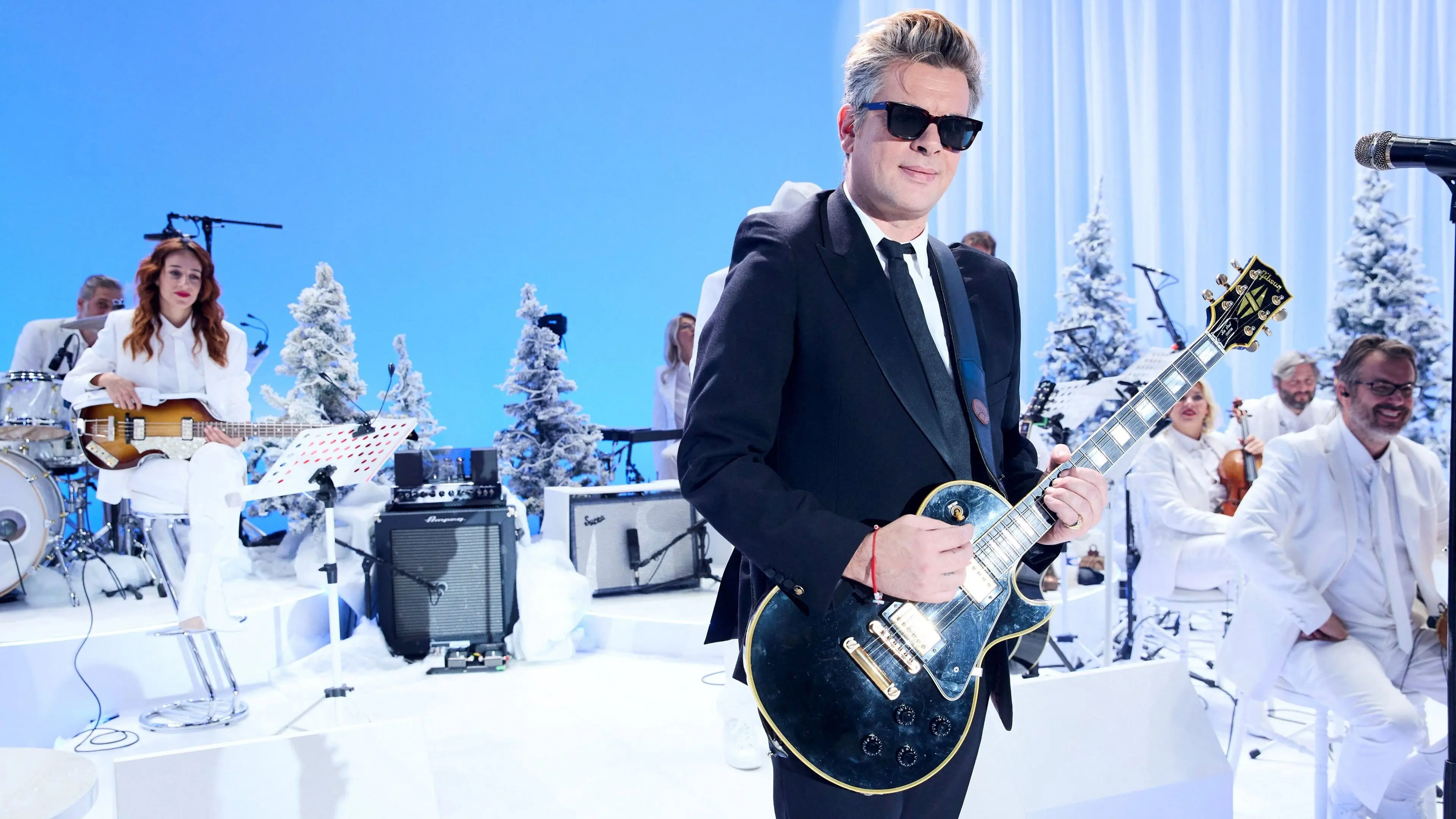 Benjamin Biolay Christmas Show backdrop
