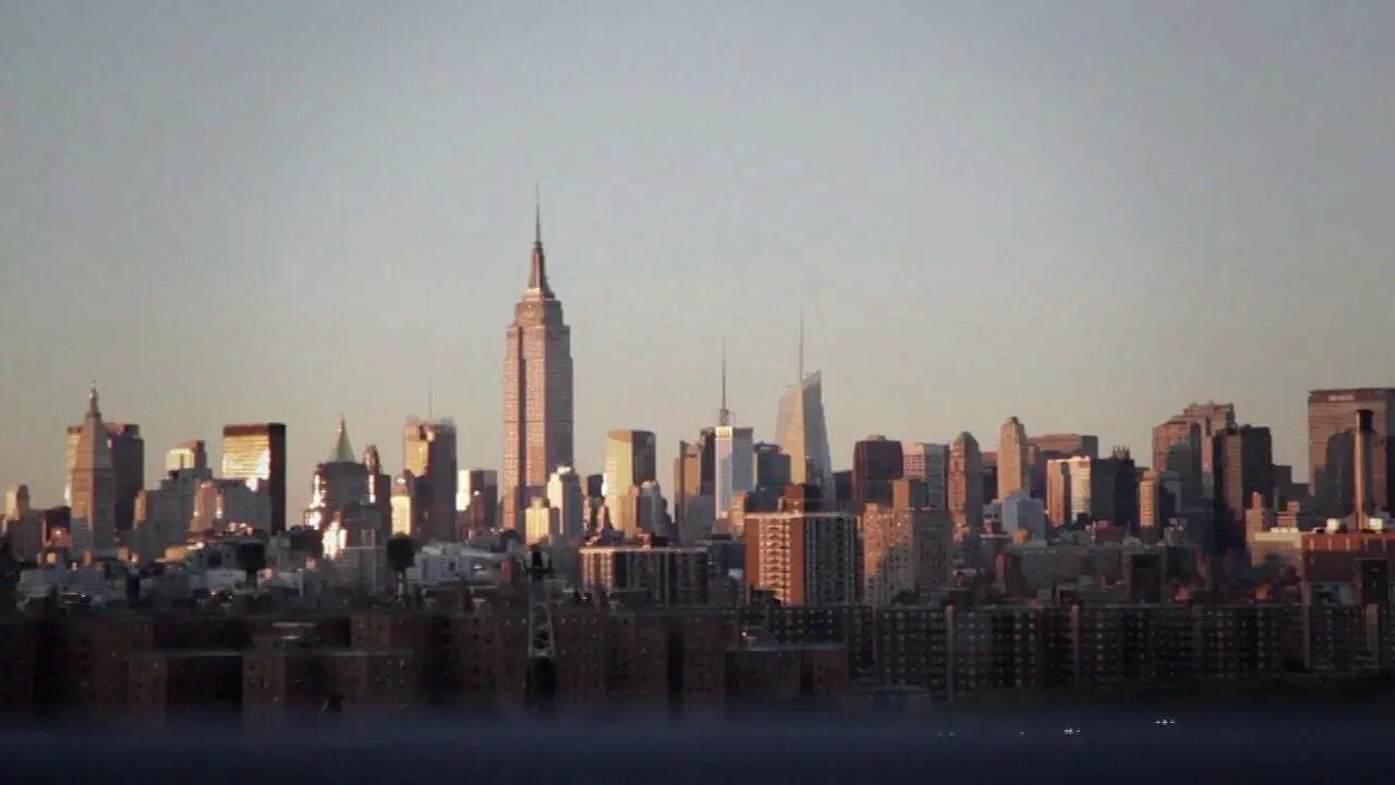 No Spare in New-York backdrop