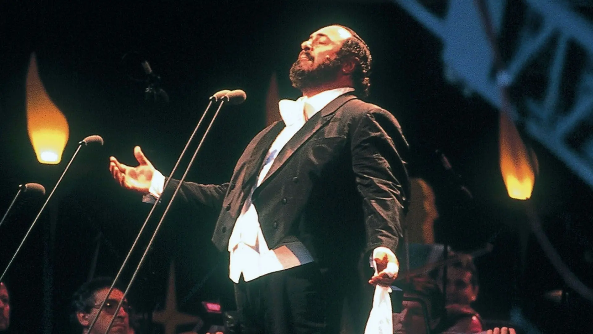Pavarotti in Hyde Park backdrop
