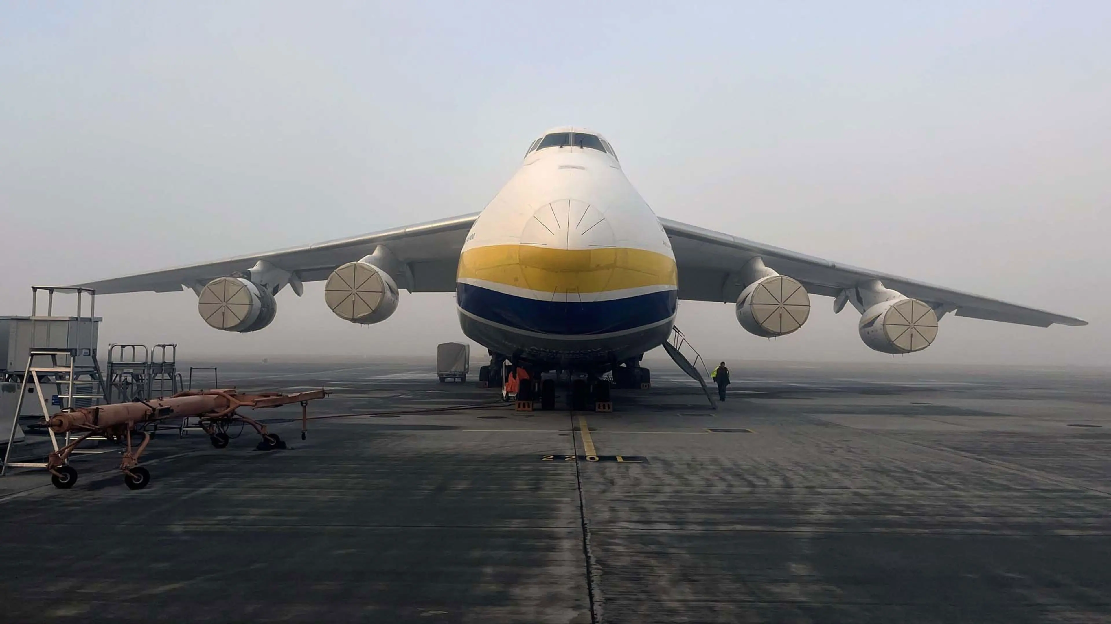 Antonov: The World's Largest Aircraft backdrop