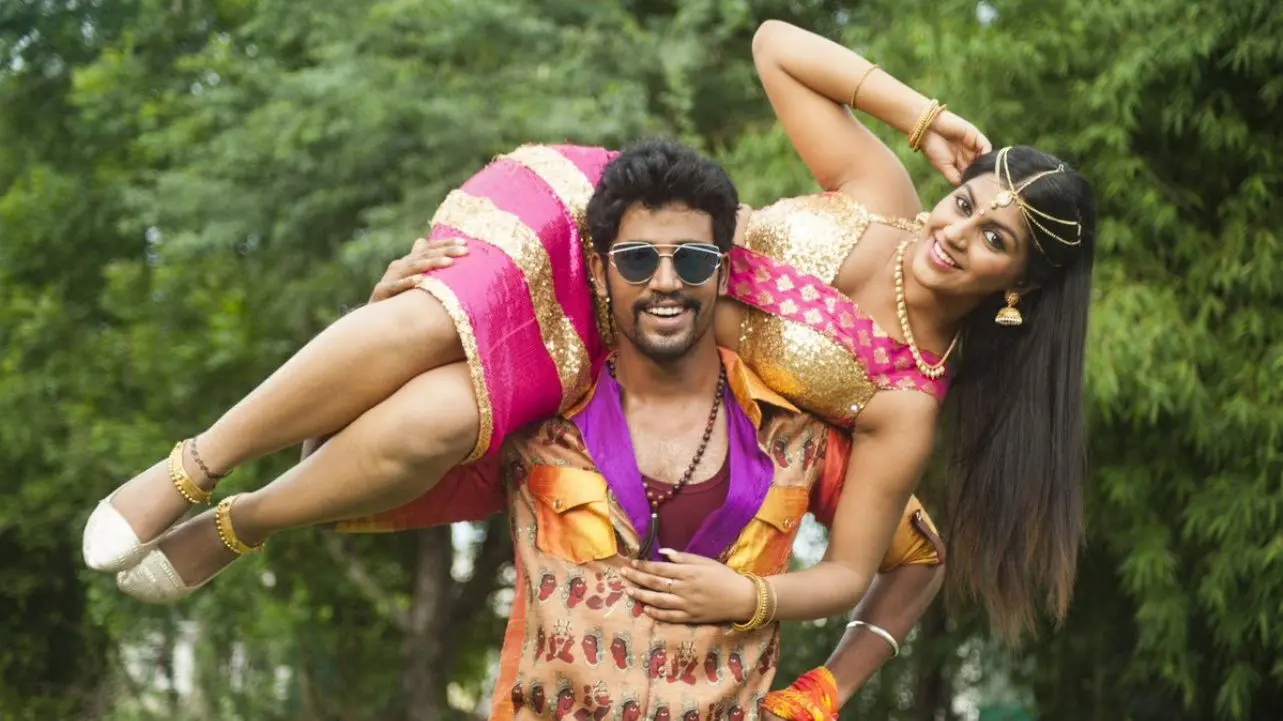 Maniyaar Kudumbam backdrop