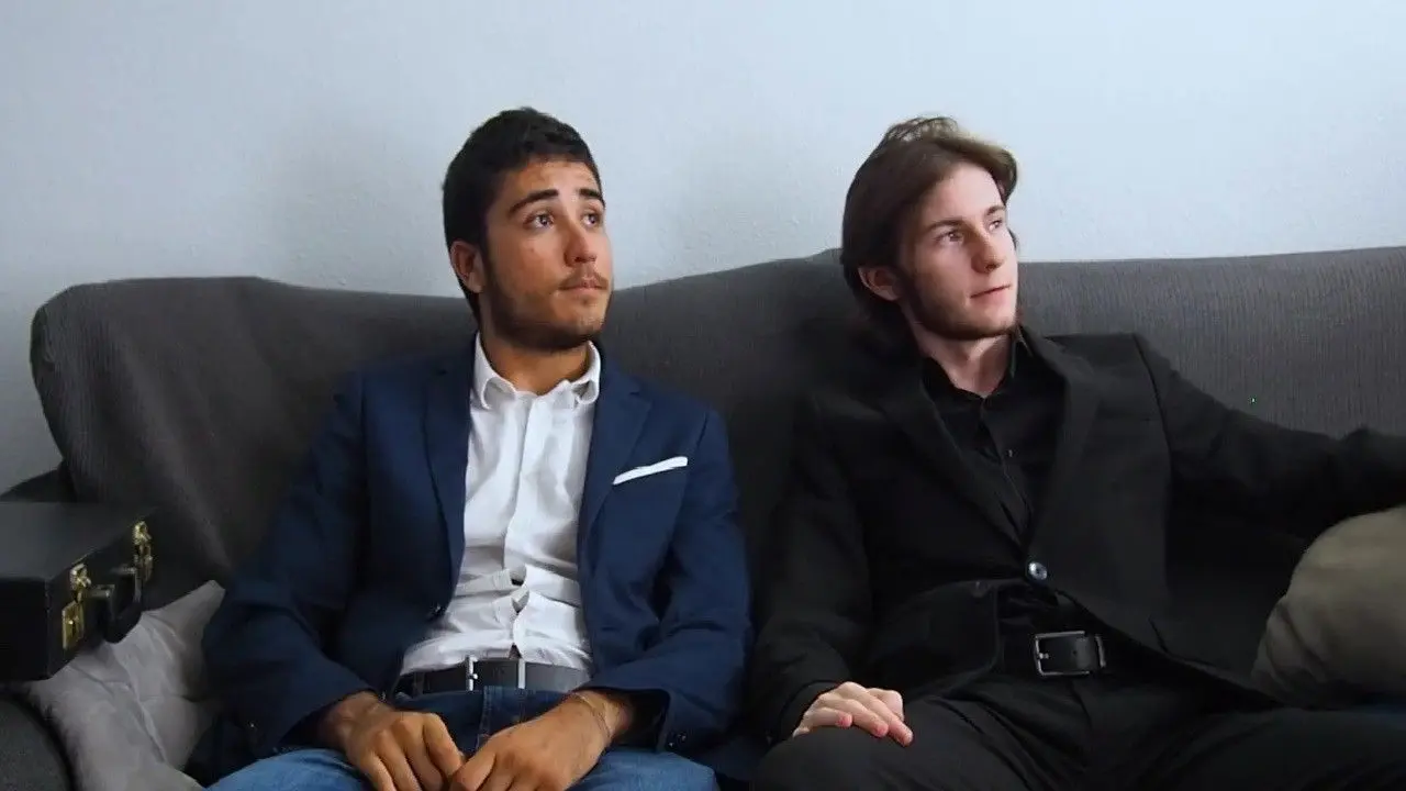 Entre secretos backdrop