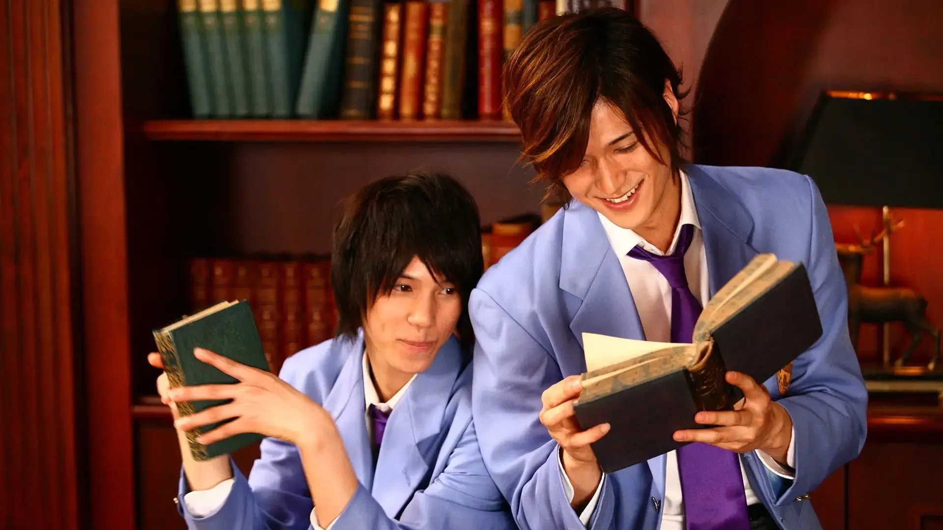 Takumi-kun Series: Rainbow Colored Glass backdrop