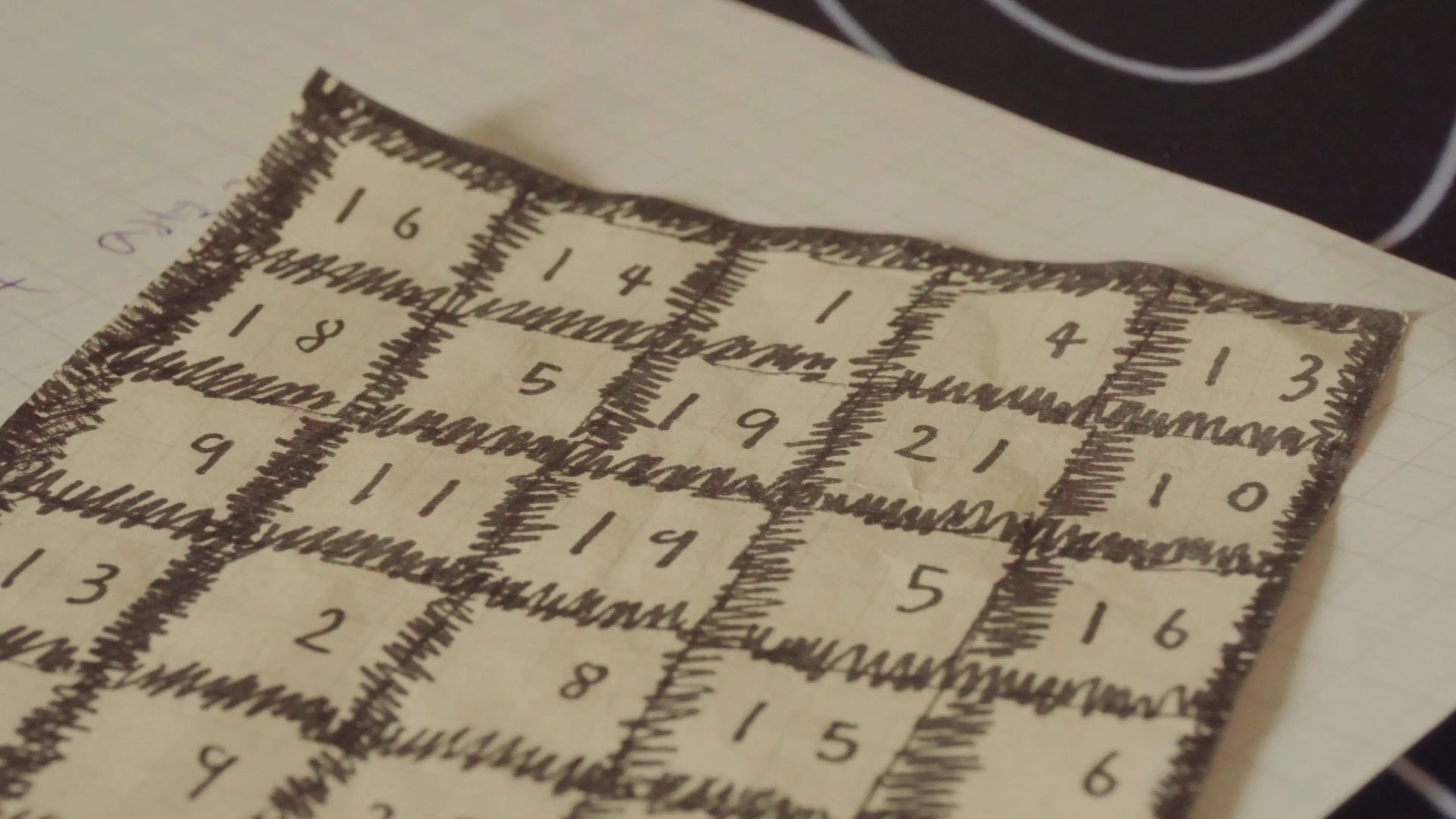 PUZZLE PRESENT backdrop