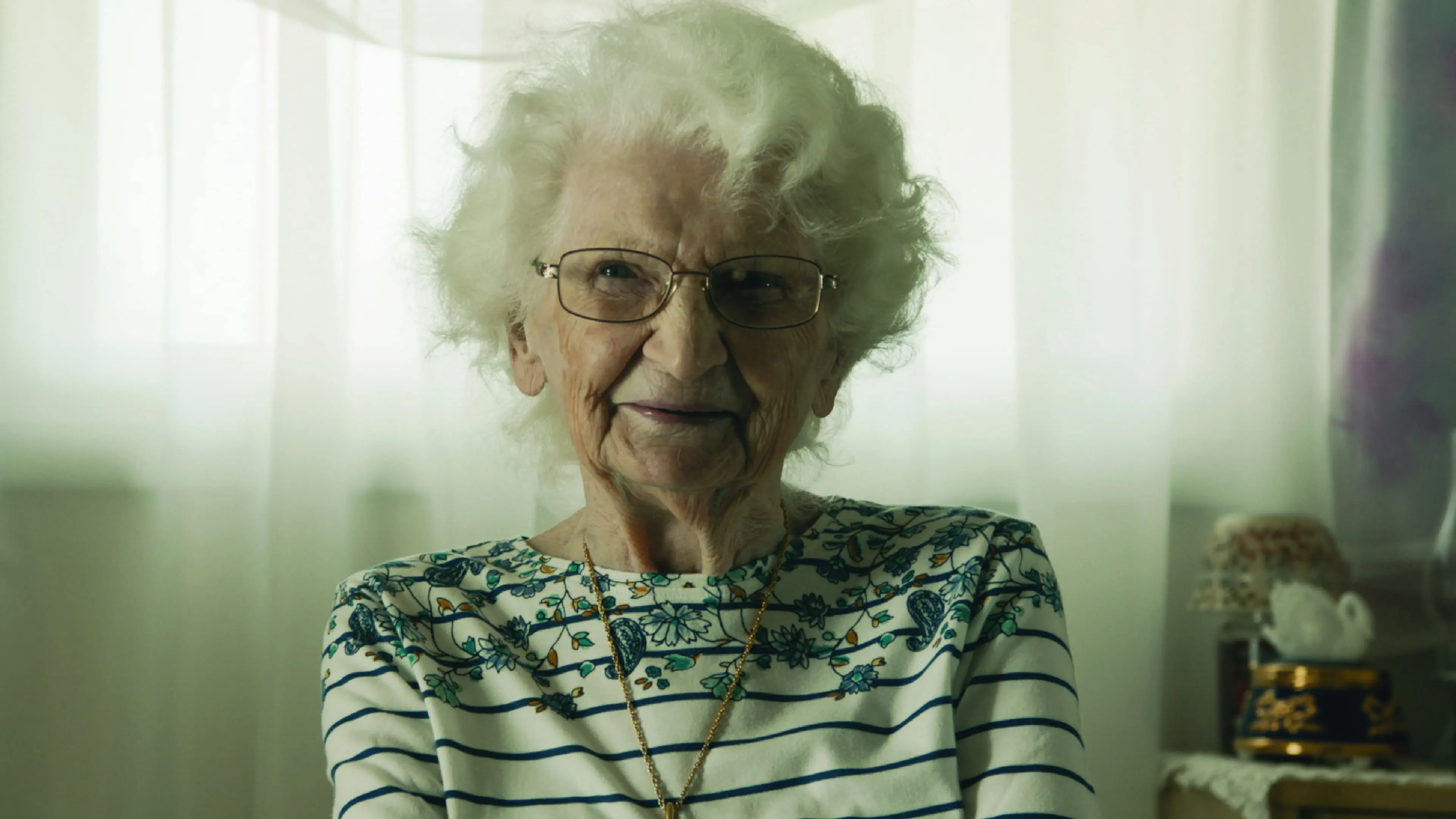 Pauline From 2 to 3 backdrop