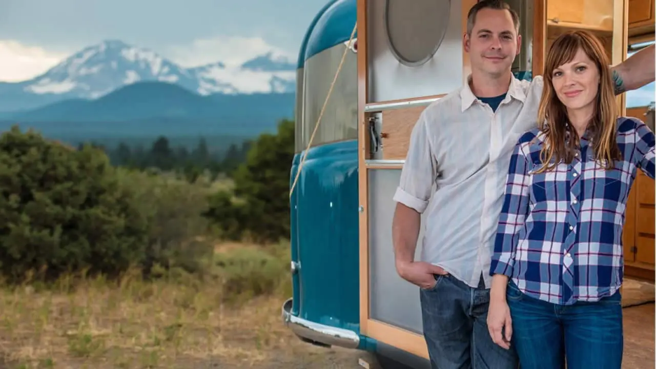 Flippin' RVs backdrop