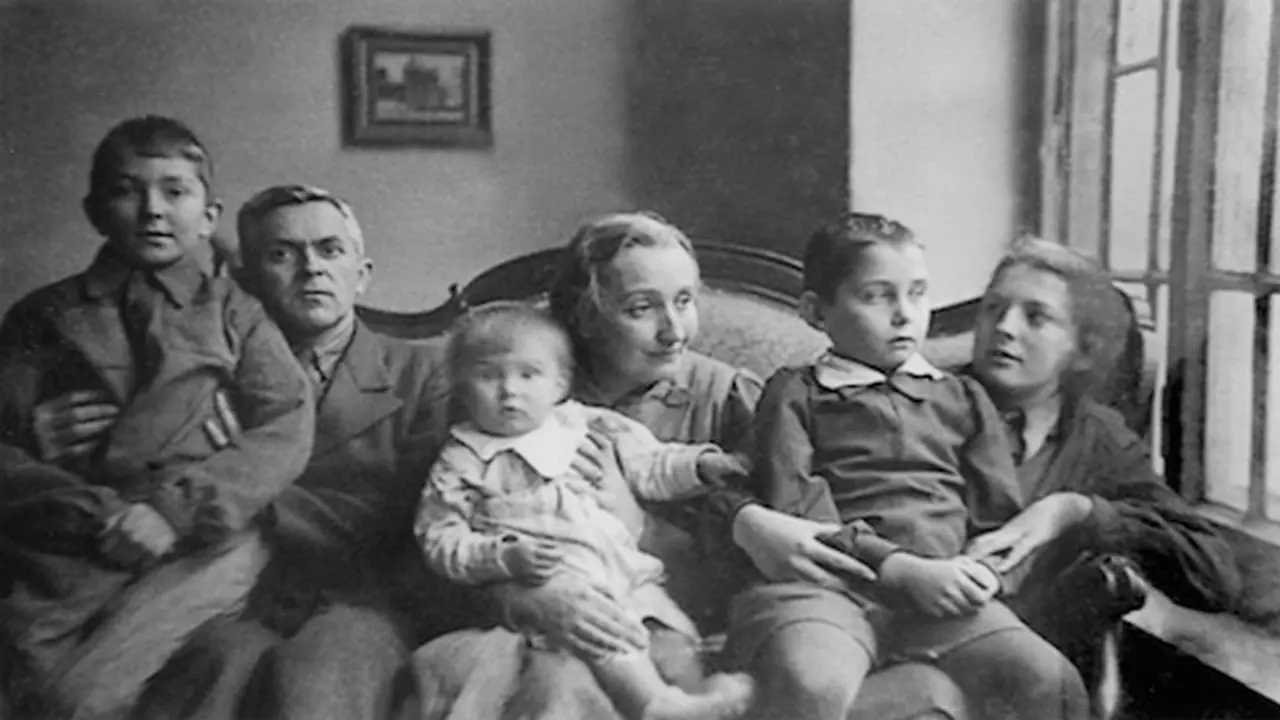 Secret Lives: Hidden Children and Their Rescuers During WWII backdrop