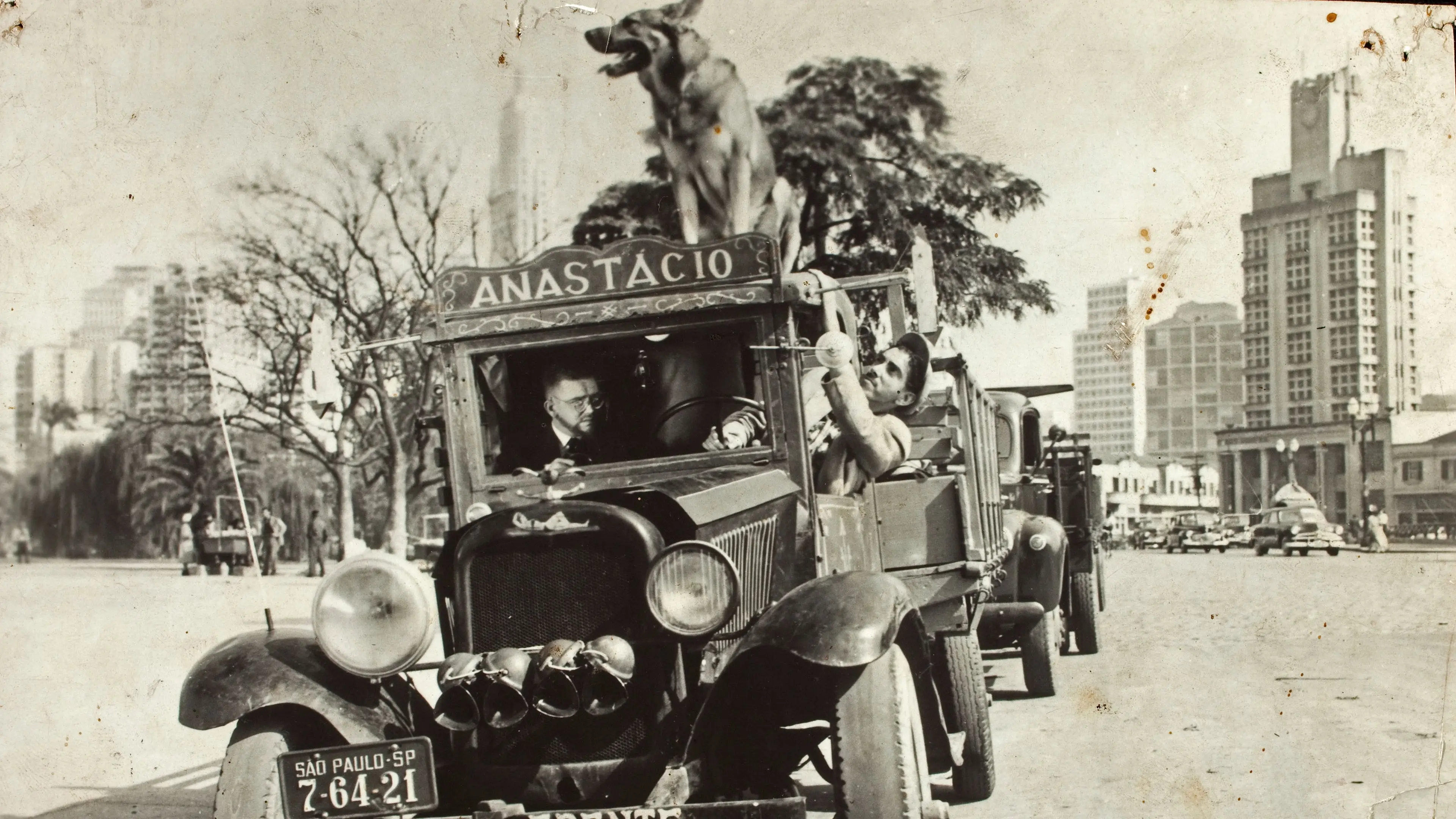 Sai da Frente backdrop