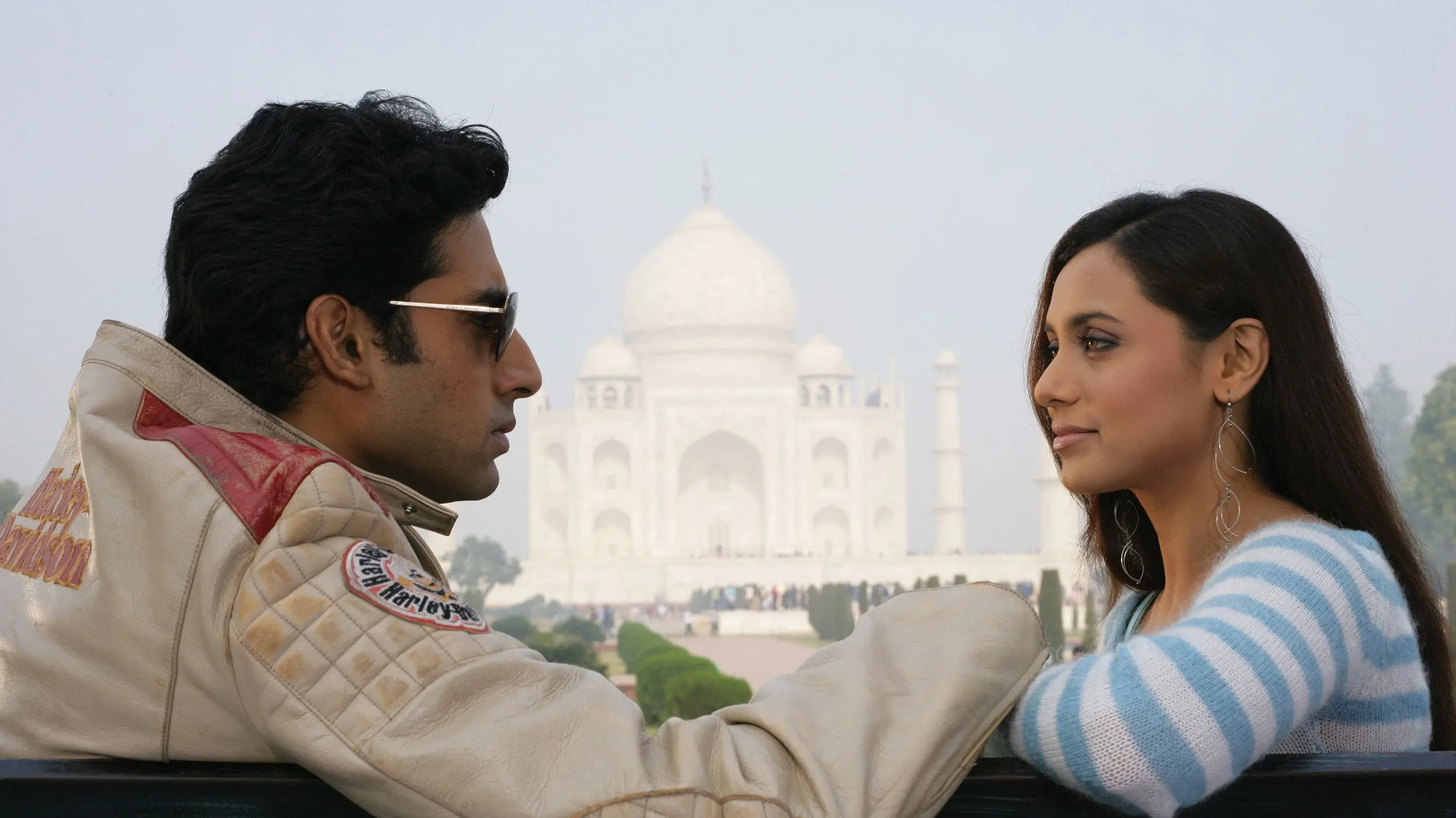 Bunty Aur Babli backdrop